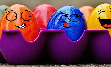Symbolbild bunt gefärbter Ostereier für die Osterfeiertage