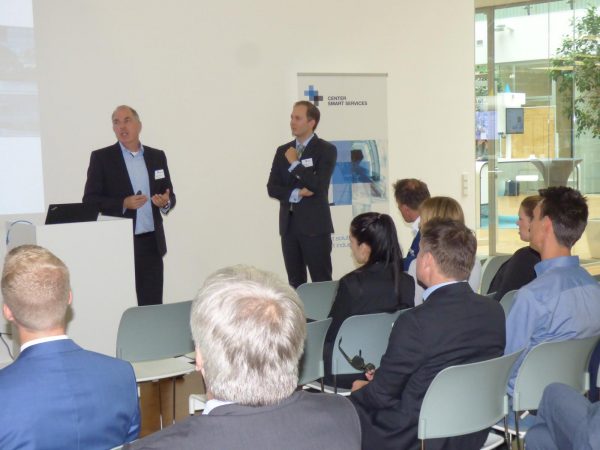 Dr. Philipp Jussen und Dr. Gerhard Gudergan begrüßen Gäste der Center Smart Service Conference