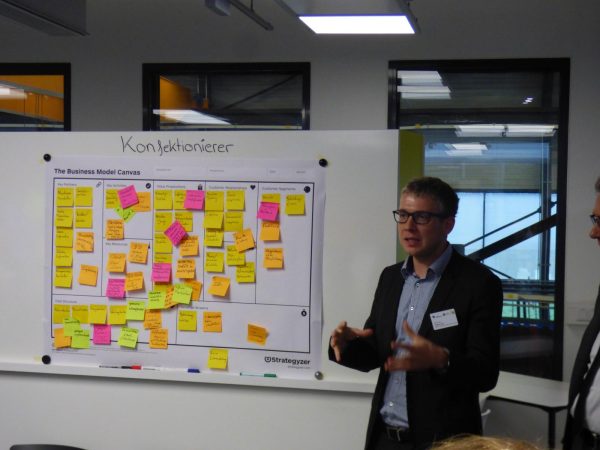 Ein Redner während des Disruptions-Workshop "Zukunft der textilen Kette"