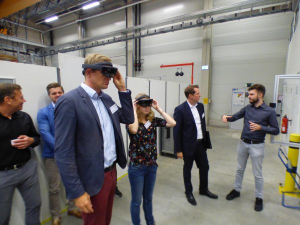 Smart Services Lab: Foto einer Führung durch die Labs und Demonstrationsfabrik am Campus Cluster Smart Logistik